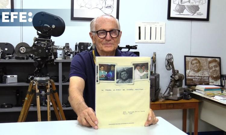 Presentan el libro "La vuelta al mundo en 80 películas" en UNAH Campus El Paraíso