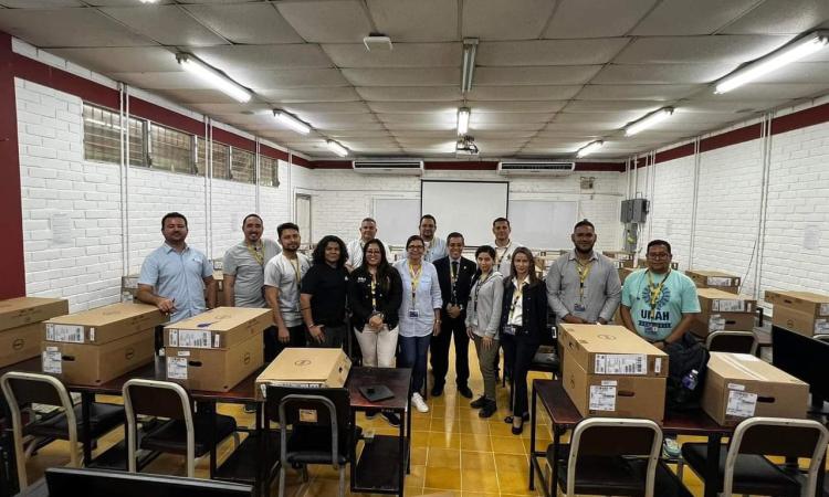 UNAH refuerza su infraestructura tecnológica a nivel nacional con nuevo equipo de laboratorios y oficina