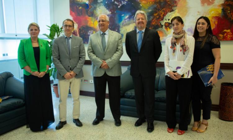 Embajada de Francia y la UNAH buscan ampliar convenios de cooperación académica