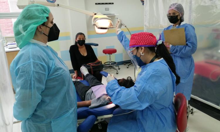 Facultad de Odontología habilita el 100% de sus servicios a bajo costos 