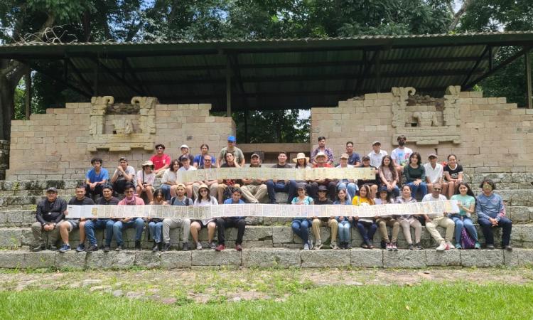 De las aulas de clases a la historia experimental: Gira académica de estudiantes de Historia UNAH a Copán Ruinas