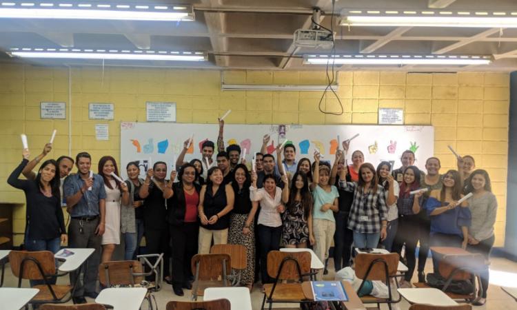 UNAH cumple 23 años de impartir el curso en Lengua de Señas Hondureña (Lesho) 