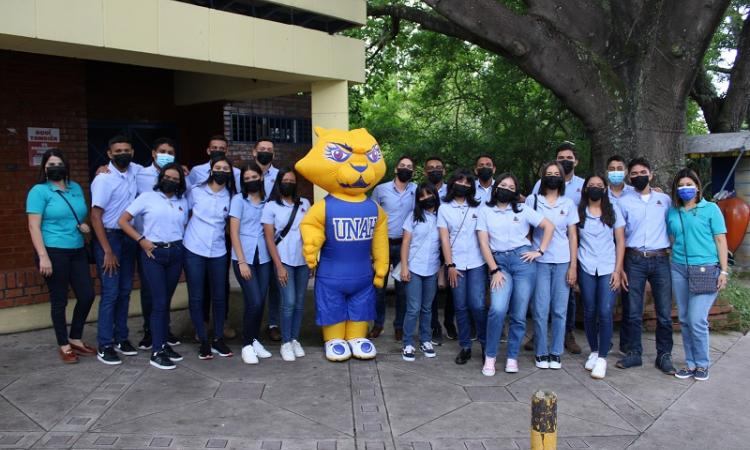 Estudiantes del Instituto "El Sembrador" de Catacamas realizan visita guiada en Ciudad Universitaria
