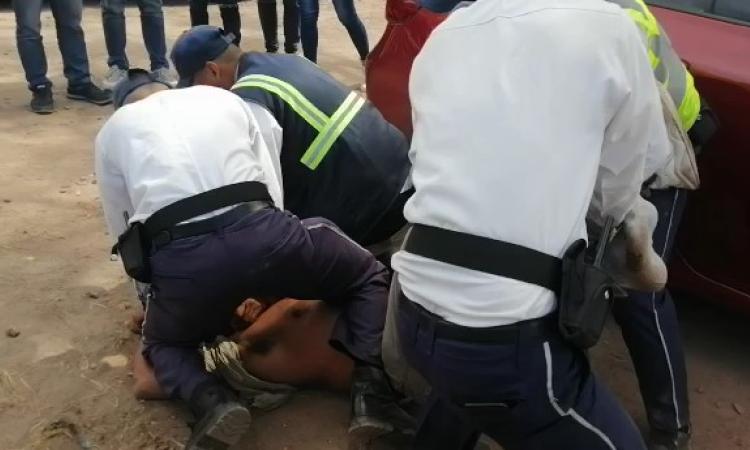 Seguridad Universitaria captura a taxista en intento de asalto a universitario