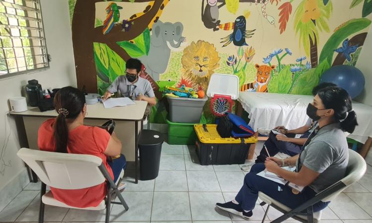 Estudiantes de Terapia Funcional realizan brigada en Santa Cruz de Yojoa, Cortés