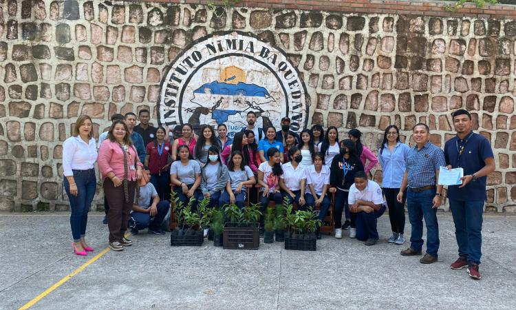 Estudiantes de la Carrera de Pedagogía y Ciencias de la Educación ejecutan Proyecto Dejando Huellas Ambientales