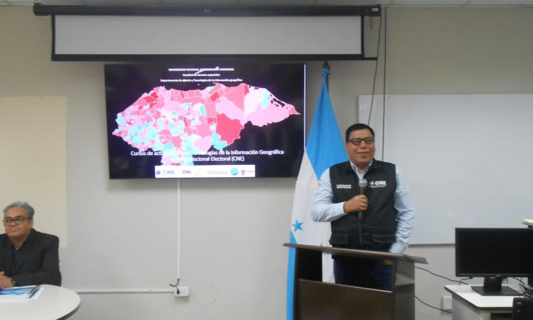 La UNAH inaugura Cursos en Actualización de Tecnologías de la Información Geográfica para funcionarios del CNE