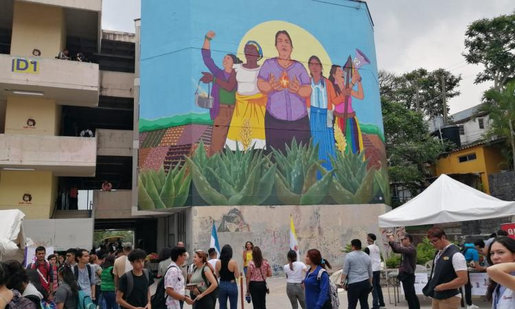 En la UNAH, Inauguran mural 'Las Fundadoras' de la artista Fernanda Betancourth