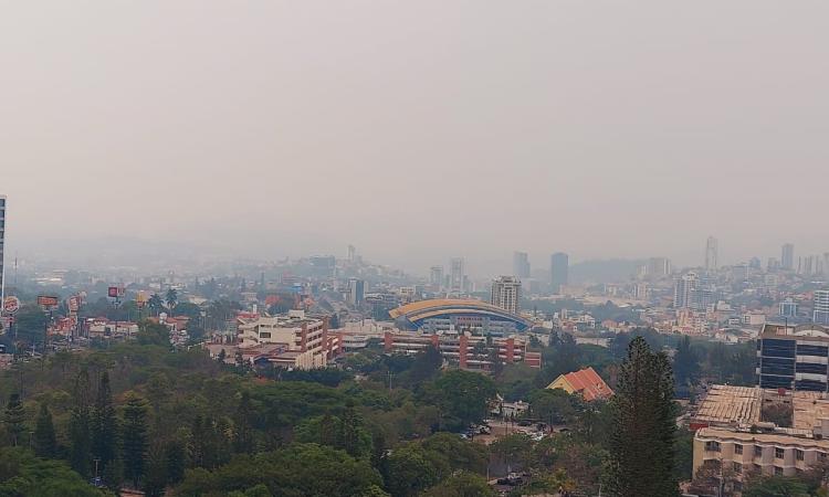 Enfermedades provocadas por capa de humo en el país