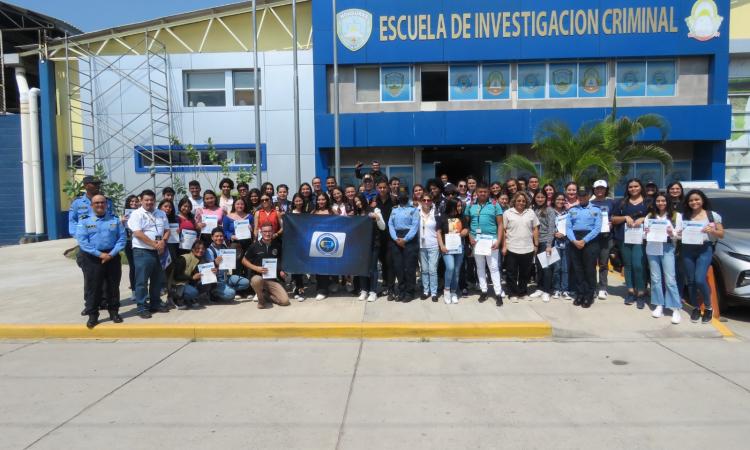 Estudiantes celebraron Día del Periodista en la Escuela de Investigación Criminal
