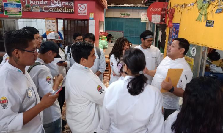 En el Día mundial de la Inocuidad de los alimentos, estudiantes del TUAB realizan visita al mercado San Miguel