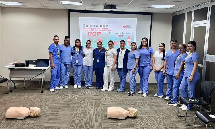 18 estudiantes de la Maestría en Enfermería de Cuidados Críticos y Urgencias apoyan brigada Duke For Honduras