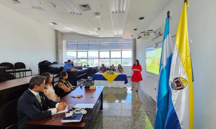 Realizan primera defensa de tesis de V promoción de Maestría en Literatura Centroamericana