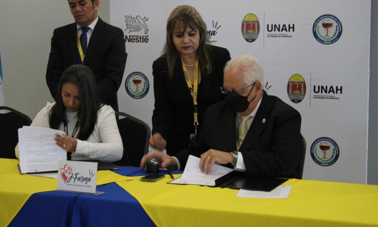 UNAH y Nestlé firman convenio que permitirá movilidad internacional de estudiantes