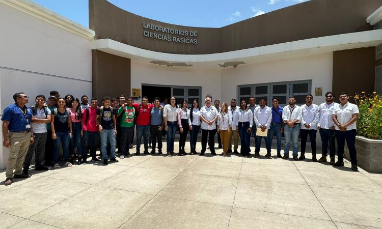 Rector Herrera visita instalaciones de UNAH-Tec Aguán 