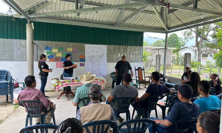 Estudiantes de Desarrollo Local del ITS-Tela promueven participación en comunidades de Atlántida