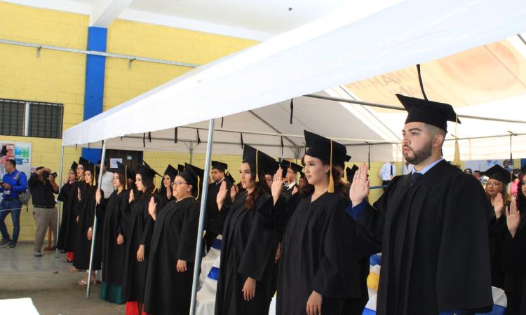 UNAH-Tec Danlí gradúa a 38 nuevos profesionales de todos sus campos de estudio