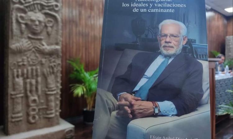 Efraín Díaz Arrivillaga reconocido académico, político y economista presenta su libro Autobiografía 
