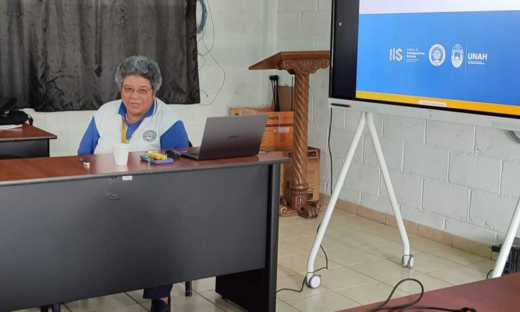 UNAH-Tec Aguán recibe visita de la directora del Instituto de Investigaciones Sociales