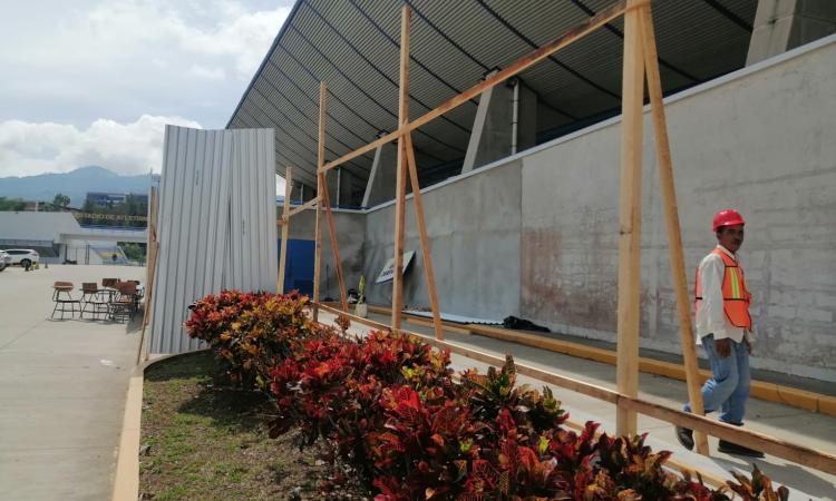 UNAH realiza reparaciones estructurales del Palacio Universitario de los Deportes