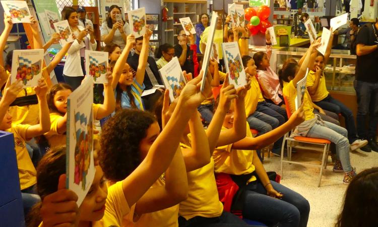 Lanzan el libro Mi primera Constitución de la República de Honduras, en Librería Universitaria  