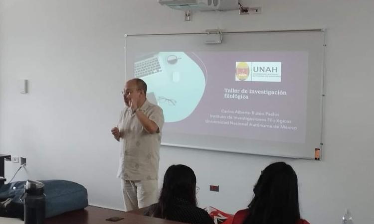 Académico mexicano brinda taller sobre la Investigación Filológica Cualitativa en la UNAH