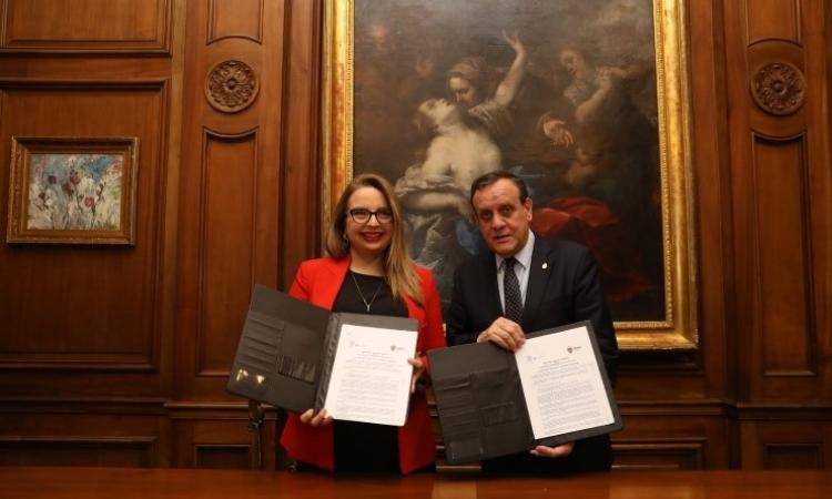 La UNAH y la Pontificia Universidad Católica de Chile firman convenio de becas