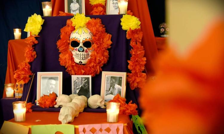 Centro de Arte y Cultura recuerda a personajes ilustres en el Día de los Muertos 
