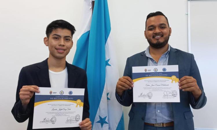 Carrera de Periodismo entrega reconocimiento a estudiantes ganadores de Pasantía Anticorrupción del CNA