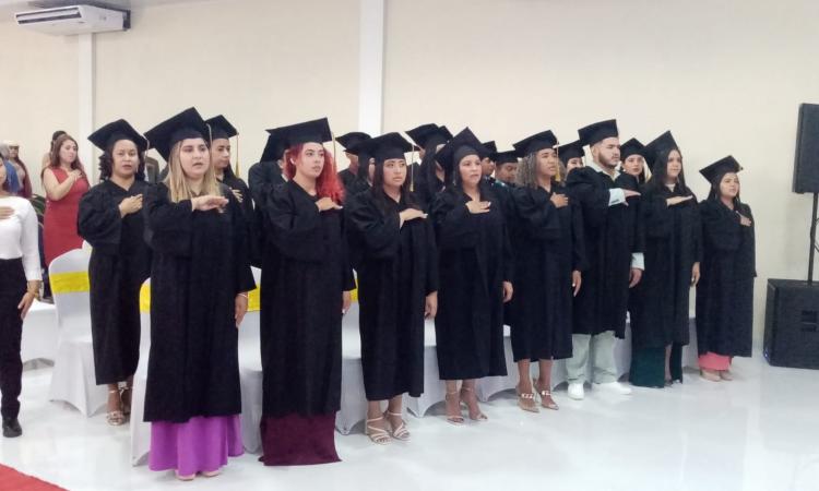50 nuevos profesionales se graduaron en UNAH-Tec Aguán