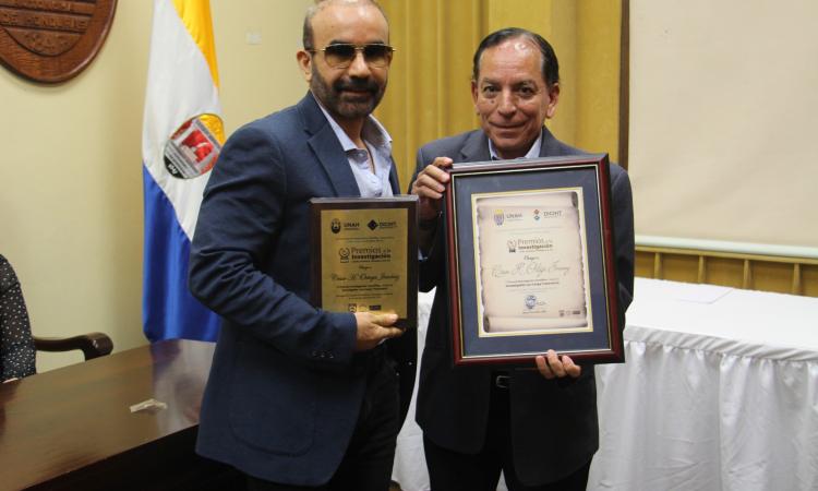 UNAH entrega el premio más importante de investigación científica del año 2023 al científico César Ortega