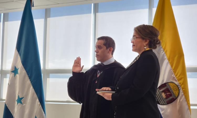 Juramentan nuevo rector de la UNAH, Odir Aarón Fernández Flores, y demás autoridades