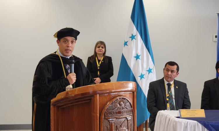 Rector Fernández Flores asume cargo con apuesta por una UNAH más humana e incluyente