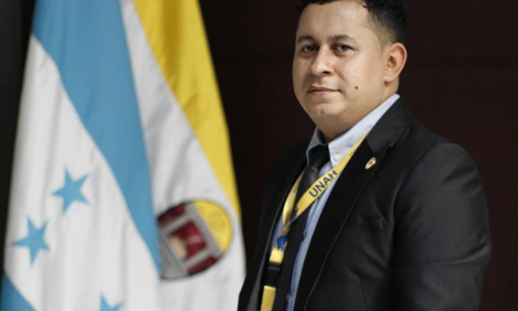 Máster Milthon Reyes se propone convertir al CURC en una institución emblemática de la región central 