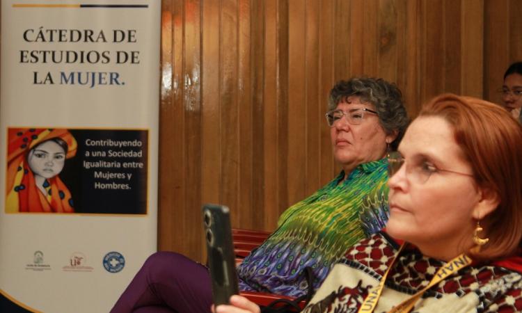 Desarrollan foro sobre los 69 años de la conquista del voto femenino en Honduras
