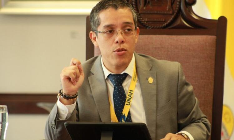 "Vamos a impulsar supervisiones permanentes para promover una calidad en la educación superior del país": rector Fernández