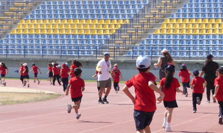 Dowal School realiza actividades en el complejo deportivo de la UNAH