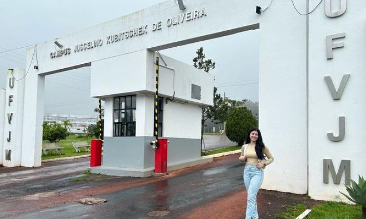 ALUMNI: Egresada del CURLA estudia maestría en Brasil 