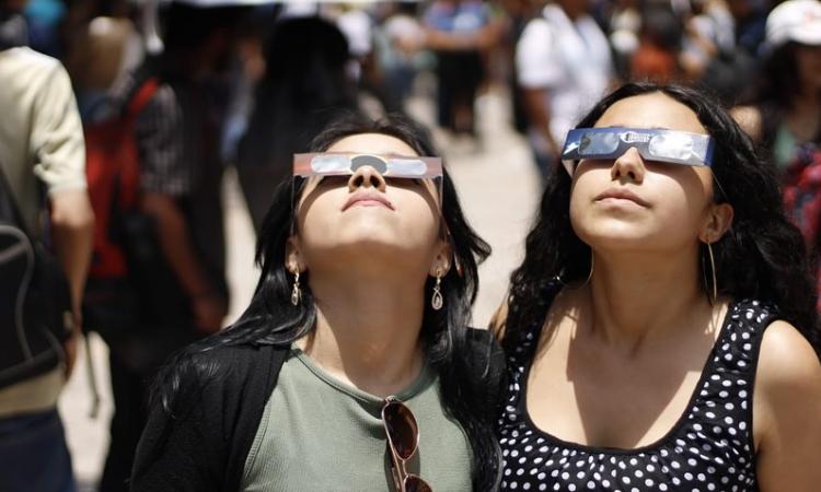 Ciudad Universitaria vibró con la expectación del eclipse de Sol
