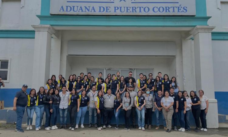 Universitarios del CUROC realizan gira académica a Empresa Nacional Portuaria y Aduanas 