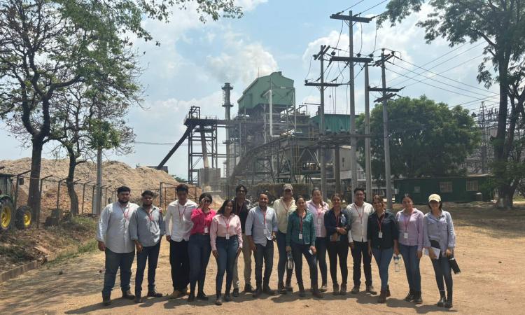 Estudiantes de Ingeniería Agroindustrial visitan Ingenio Azucarero Tres Valles
