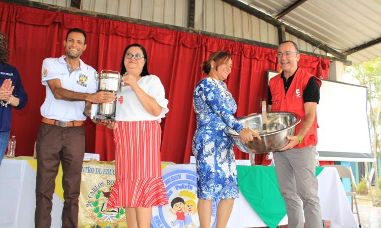 UNAH Tec Danlí entregó cinco kits para elaboración y preparación de harinas alimentarias