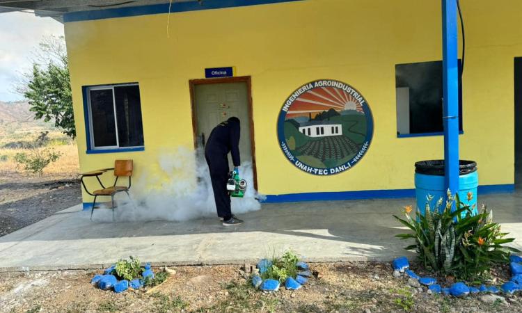 Realizan jornada de fumigación en UNAH Tec Danlí 