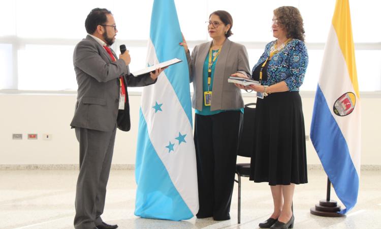 Erlinda Flores Flores asume como nueva decana interina de la Facultad de Ciencias Jurídicas de la UNAH