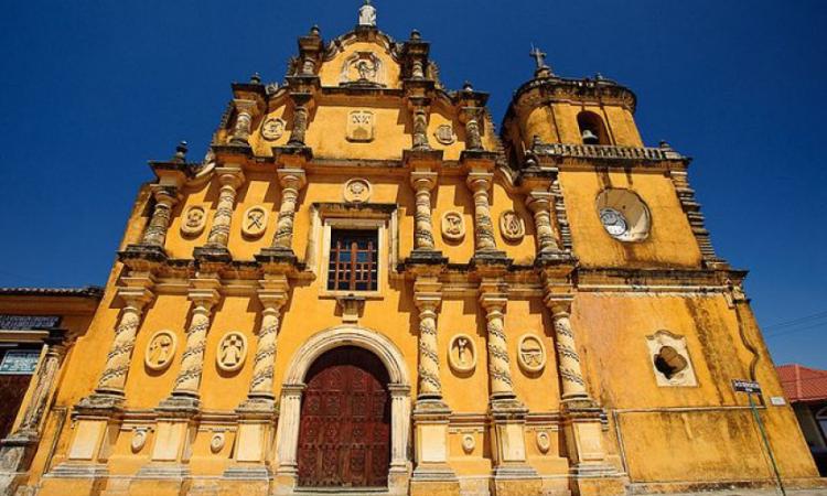 CAC presenta el patriforo: “Tres iglesias. Expresiones del barroco en León, Nicaragua”.
