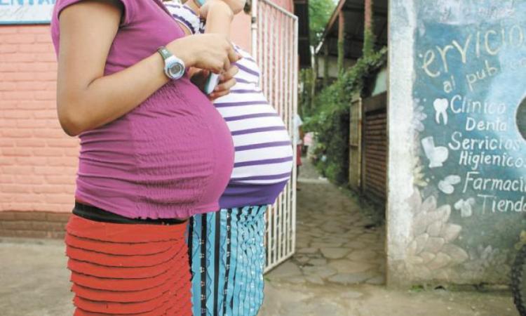 Académicos de la UNAH realizan notificación de caso sobre mujer embarazada con COVID-19