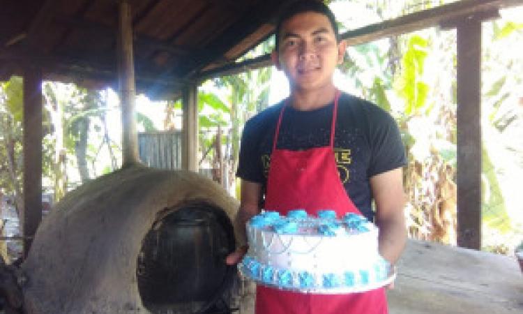 Estudiante del TUAB emprende repostería artesanal en Aldea de Tapatoca, Choluteca