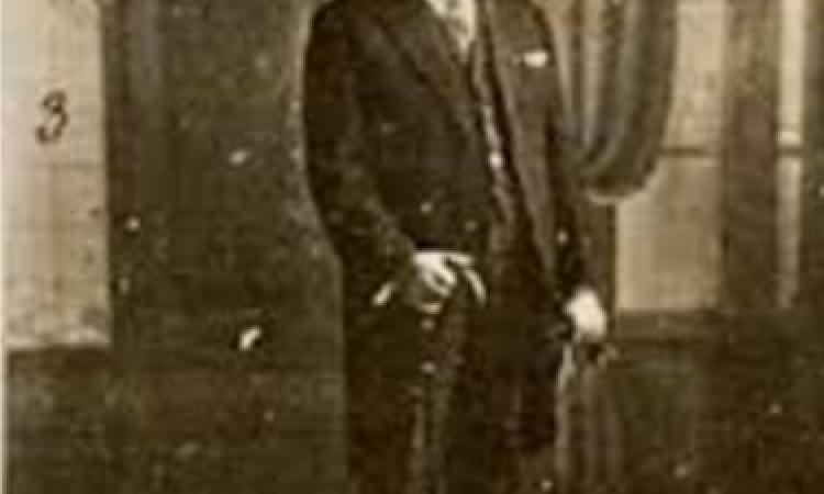 ¿Sabías que Froylan Turcios nació en julio? …el mes de la identidad. La Dirección de Cultura te lo cuenta…