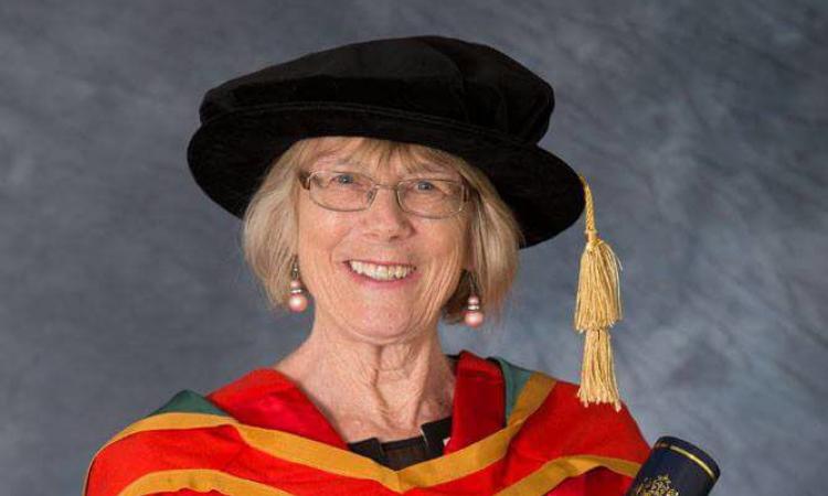 Universidad de Ulster Otorga a Dra. Sally O’Neill  Título Honorifico 
