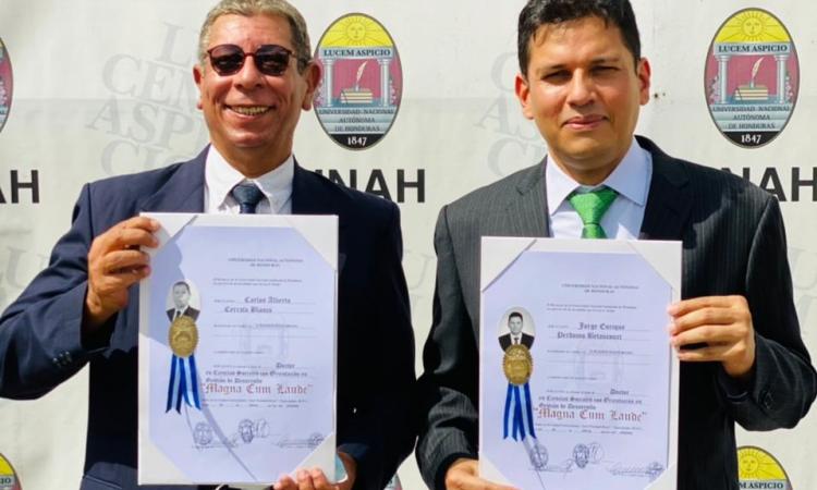 2 graduados del Doctorado reciben título en la UNAH en las primeras graduaciones del 2021
